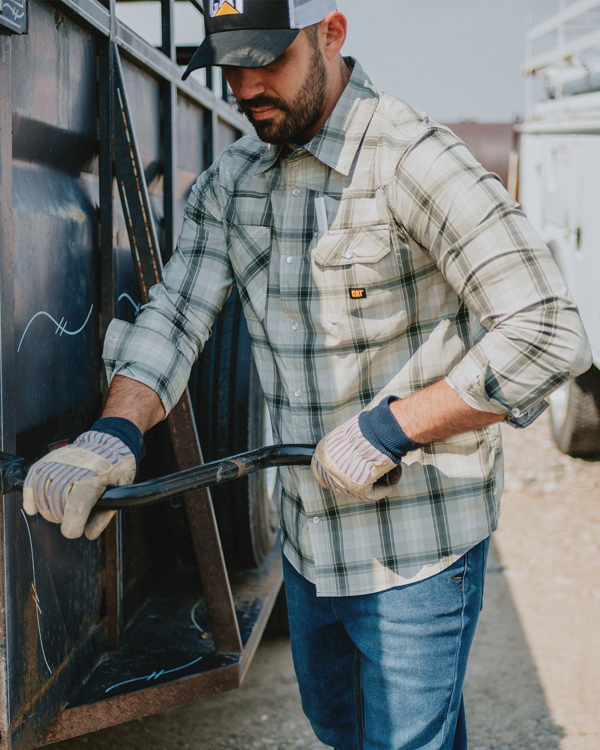 Camisa Western Leve em Modelo